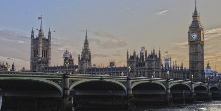 Трамп еженедельно пишет королю Карлу III о президентстве – Daily Beast