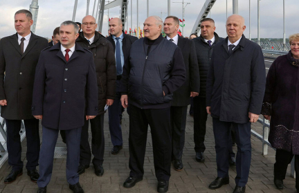 Почему не надо гнаться за «Гуччи» и «Версаче», рассказал А. Лукашенко