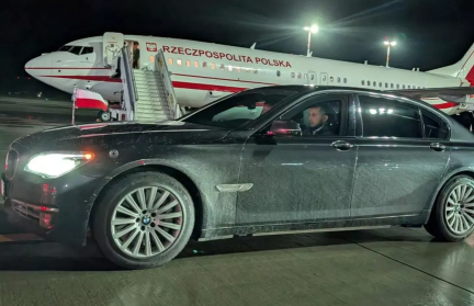 Sputnik: грязный автомобиль подали президенту Польши в Латвии