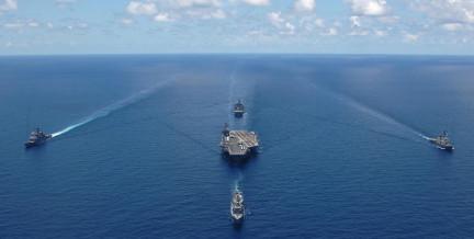 Самый большой в мире авианосец обстреляли с 17 сторон сразу 101 ракетой Ирана – Трамп