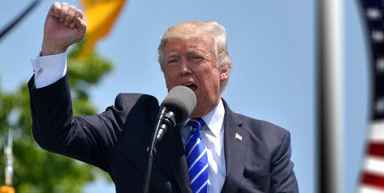 Рейтинг одобрения Дональда Трампа упал до 33 процентов