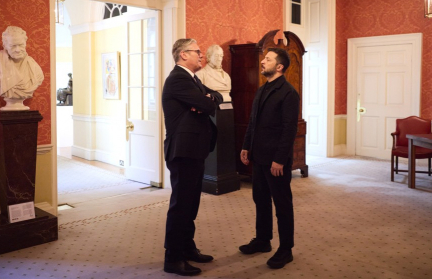 The Times: Зеленский впервые за три года надел костюм (ФОТО)