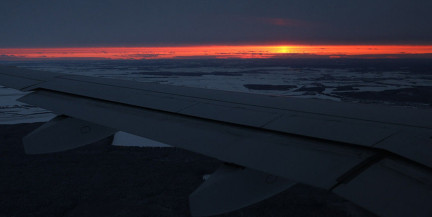 Латвия продлила на месяц запрет ночных полетов у границы с Беларусью