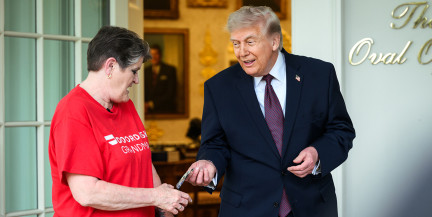 Белый дом: Трамп лично принял заказ из McDonald's и оставил курьеру 100$ чаевых