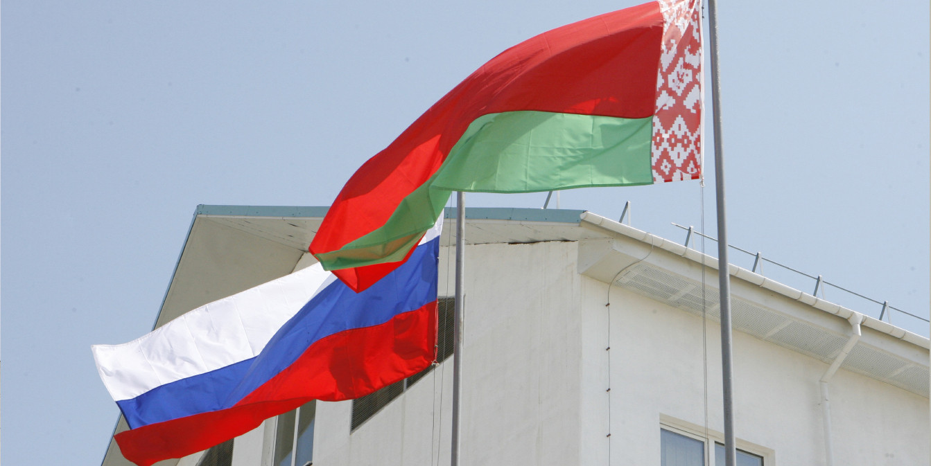 флаги Беларуси и России