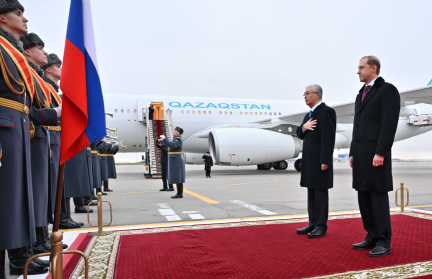 Песков прокомментировал сопровождение борта президента Казахстана