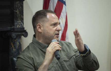 Андрею Ермаку запретили покидать Украину