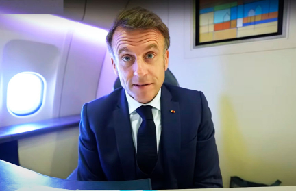 Во Франции чиновника уволили из-за прогулки Макрона под дождем