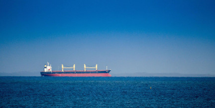 Bloomberg: судоходство в Ормузском проливе почти остановилось из-за эскалации