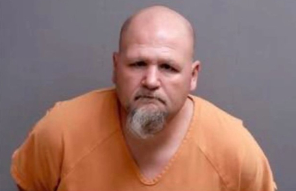 Мужчина пытался положить на счет в банке наркотики вместо денег