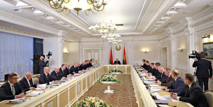 Лукашенко сравнил экономию на уличном освещении и годовое повышение пенсии