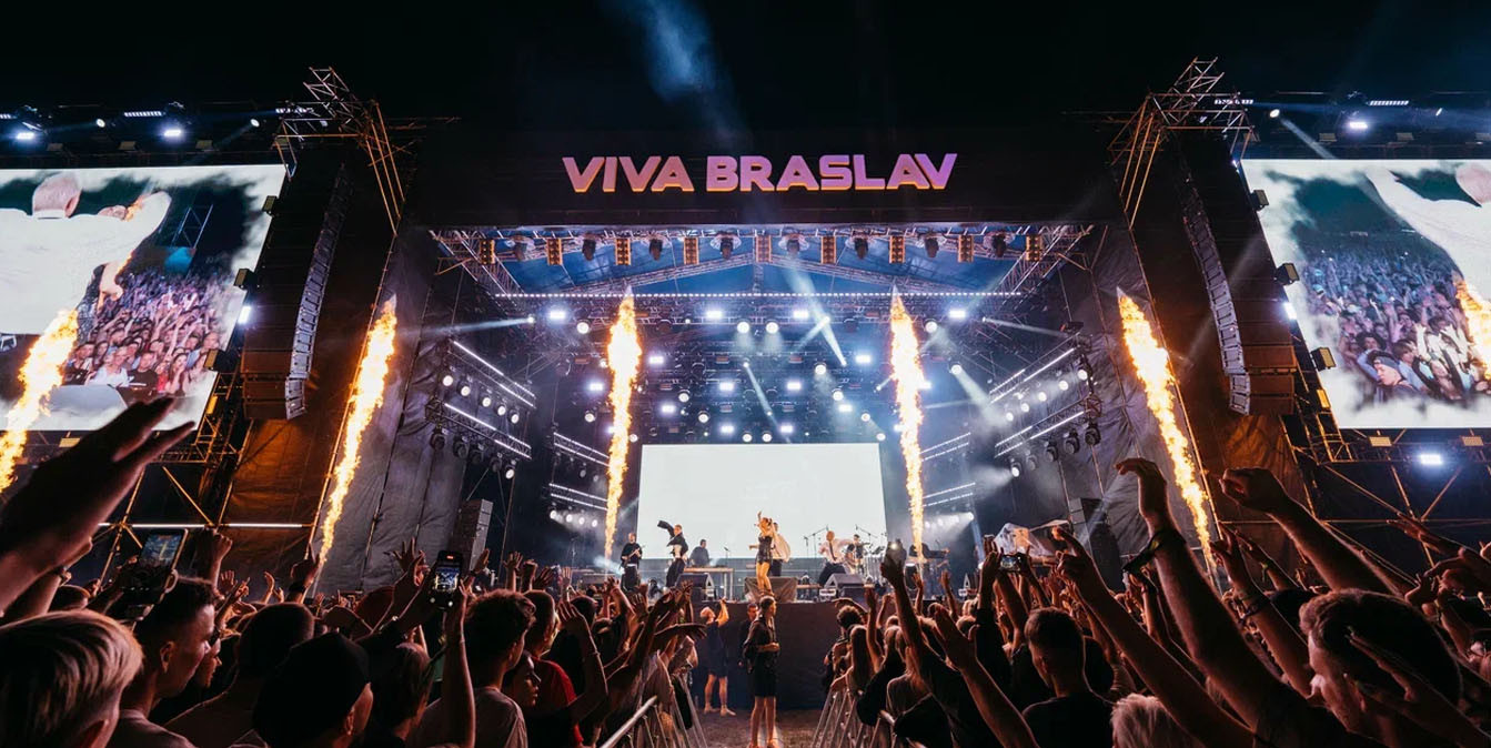 молодежь танцует на фестивале Viva Braslav 2026