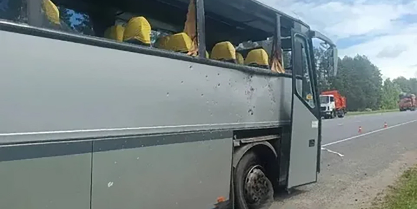 автобус с белорусскими детьми, подвергшийся атаке БПЛА ВСУ