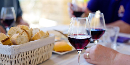 Можно ли подавать алкоголь на пасхальный стол