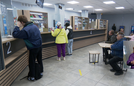 В преддверии 8 Марта досрочно выплачиваются пенсии и пособия