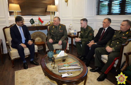 Министр обороны Беларуси провел переговоры с заместителем министра обороны Пакистана: что обсуждали