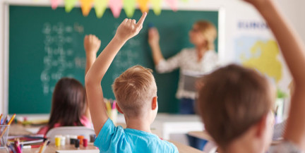 Минобразования: учителя не обязаны отвечать родителям после работы