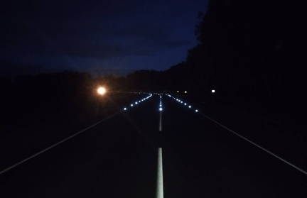 В Беларуси появилась первая светящаяся дорога – где она находится?