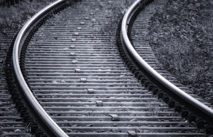 Туск объявил о повышении уровня угрозы на железнодорожных линиях Польши