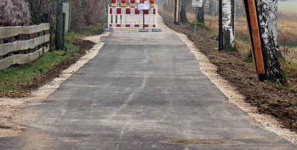 Почему ямы на дорогах зимой заливают странной смесью, а не асфальтом