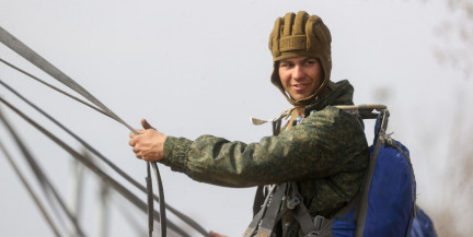 Виктор Хренин поздравил военнослужащих и ветеранов ВДВ с профессиональным праздником
