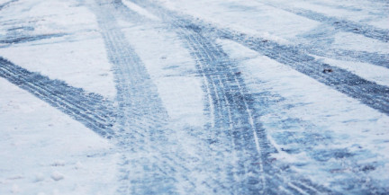 Сколько с начала зимнего сезона израсходовано песко-соляной смеси дорожнаками, рассказали в Минтрансе