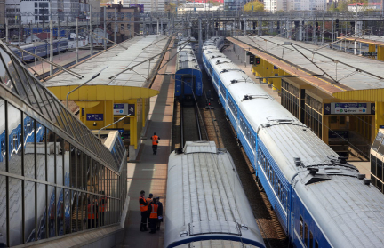 С 1 мая пенсионеры смогут ездить на электричках со скидкой