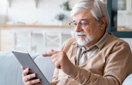 Самому старшему – 93 года. Сколько пенсионеров работает в Минске?