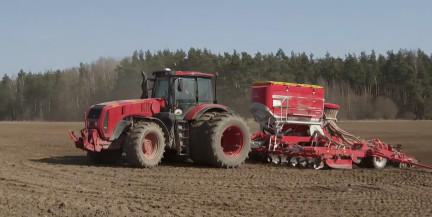 Посевные работы вовсю проходят по всей Беларуси. Репортаж с полей