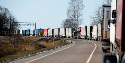 Более 300 грузовых автомобилей ожидают въезда в Евросоюз