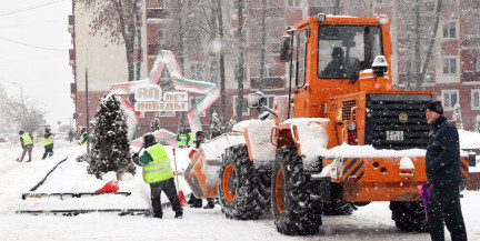 В Беларуси около 10 тысяч коммунальщиков устраняют последствия непогоды