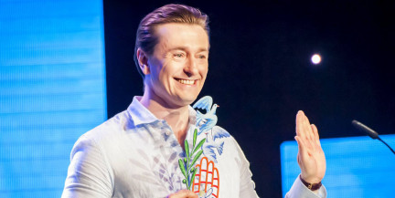 Суд запретил продавать маски с изображением Сергея Безрукова