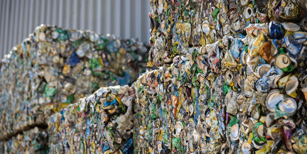 Отсутствие контейнеров и стихийные свалки – основные проблемы по итогам горячей линии КГК