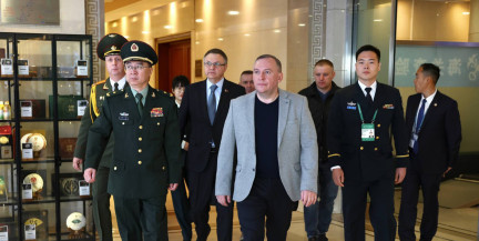 Министр обороны Беларуси прибыл в Китай для участия в форуме «Сяншань»