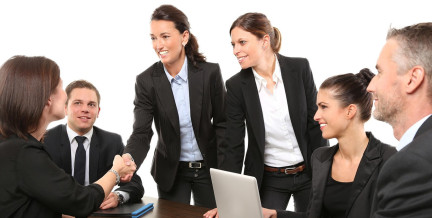 Как остановить бестактные шутки коллеги-мужчины, рассказал Павел Зыгмантович