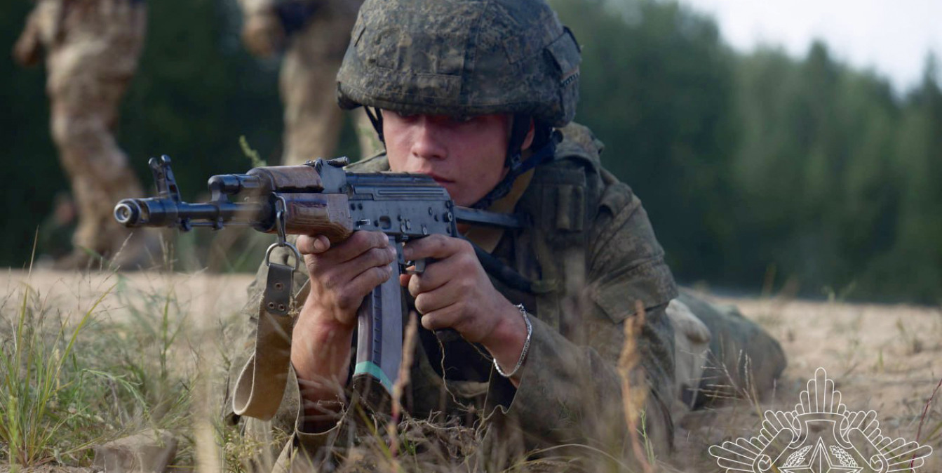 В Беларуси проходят военные сборы с аграриями: оттачивают навыки в условиях, приближенных к боевым