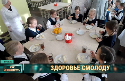 Дети в восторге и просят добавки: чем теперь кормят учеников в школьных столовых?