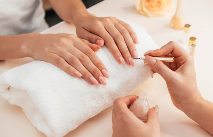 Модный маникюр в апреле-2025. Что выбрать?