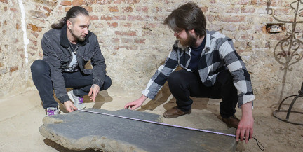 Каменный крест XVII века нашли в Витебском районе