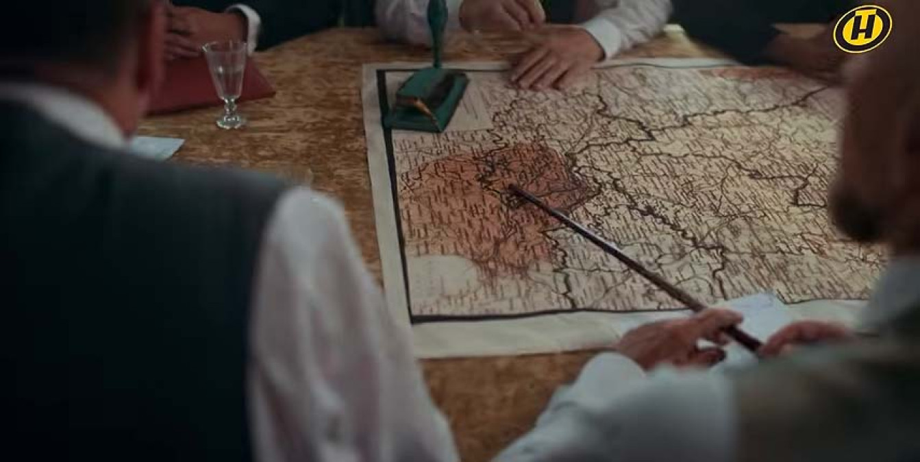 переговорщики в 1921 г смотрят на карту и определяют, где граница Западной Беларуси и Польши, договору между Советской Россией и Польшей