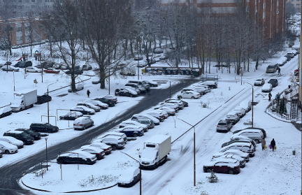 Брест укрылся белым снегом: коммунальные службы перешли на круглосуточный режим работы