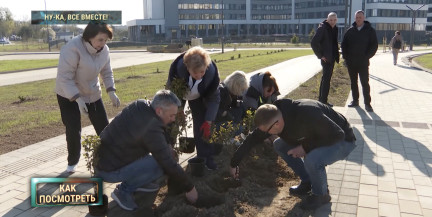 Госслужащие наравне с простыми рабочими приводили в порядок страну во время Республиканского субботника