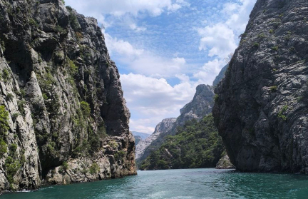 Белорусам предложат новую страну для бюджетных путешествий с необычной природой: узнали, какую именно