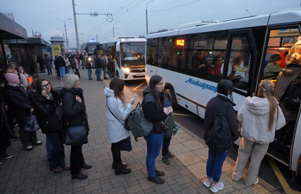 Огромные очереди на маршрутки в часы пик: Президент Беларуси поручил разобраться