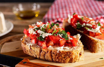 Брускетты на новогодний стол: 10 простых и вкусных вариантов