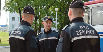 Прямо на перекрестке: в Бресте спасатели МЧС приняли роды в машине