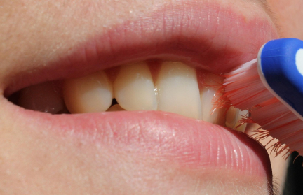 Зубы темнеют, эмаль разрушается: какие продукты влияют на красоту улыбки