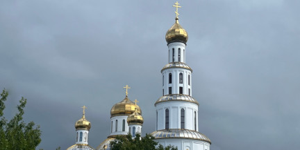Воздвижение Животворящего Креста Господня празднуют православные верующие