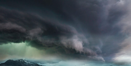 Странное облако образовалось над Черным морем