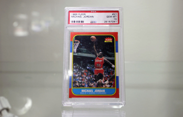 Карточку с автографом Майкла Джордана продали за рекордные $2,7 млн